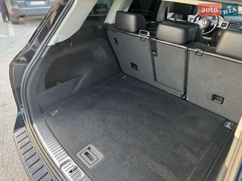 Внедорожник / Кроссовер Volkswagen Touareg 2011 в Львове