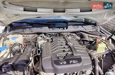 Внедорожник / Кроссовер Volkswagen Touareg 2011 в 