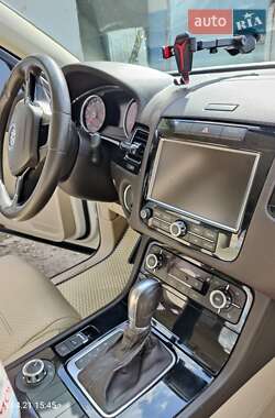 Внедорожник / Кроссовер Volkswagen Touareg 2011 в 