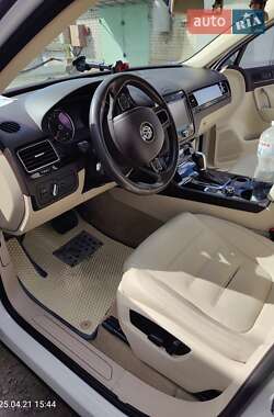 Внедорожник / Кроссовер Volkswagen Touareg 2011 в 