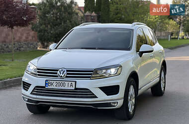 Внедорожник / Кроссовер Volkswagen Touareg 2014 в Ровно
