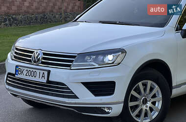 Позашляховик / Кросовер Volkswagen Touareg 2014 в 