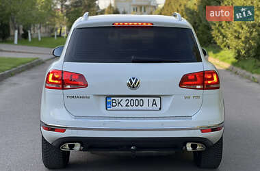 Позашляховик / Кросовер Volkswagen Touareg 2014 в 
