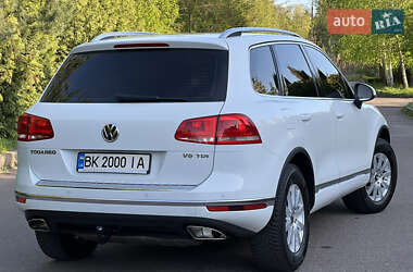 Позашляховик / Кросовер Volkswagen Touareg 2014 в 