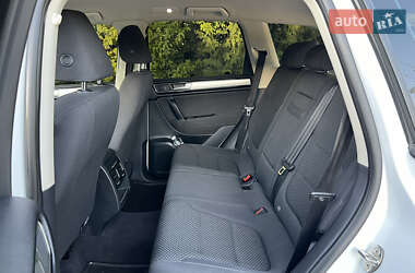 Позашляховик / Кросовер Volkswagen Touareg 2014 в 