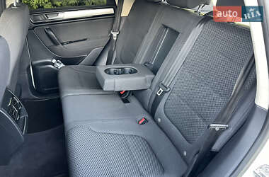 Позашляховик / Кросовер Volkswagen Touareg 2014 в 