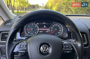 Позашляховик / Кросовер Volkswagen Touareg 2014 в 