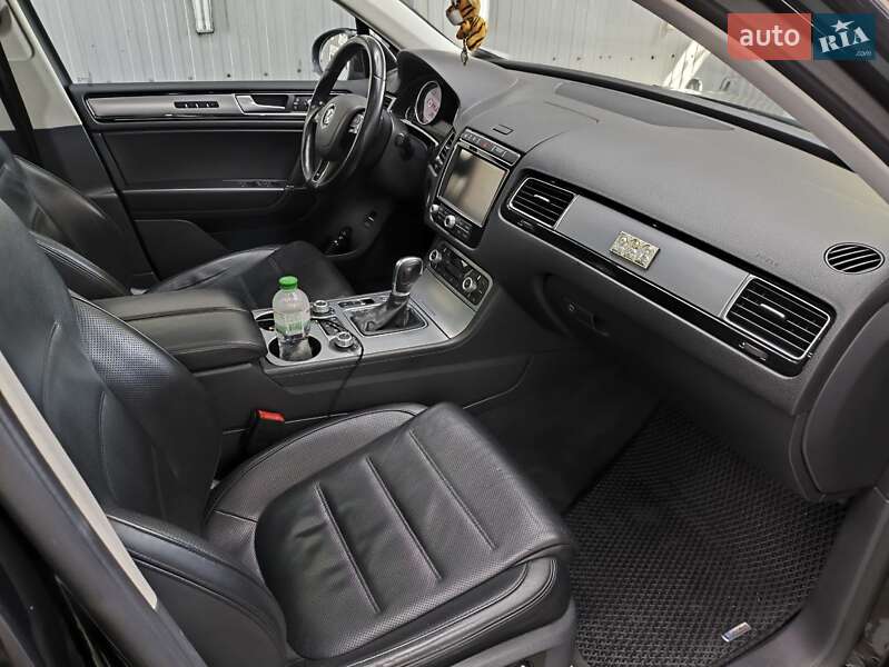 Позашляховик / Кросовер Volkswagen Touareg 2015 в Каневі
