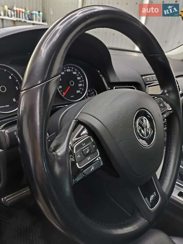 Позашляховик / Кросовер Volkswagen Touareg 2015 в Каневі