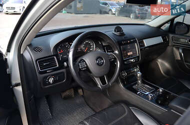 Внедорожник / Кроссовер Volkswagen Touareg 2010 в 