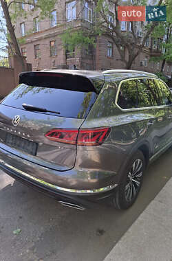 Внедорожник / Кроссовер Volkswagen Touareg 2019 в 