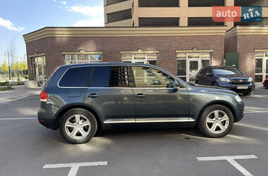 Позашляховик / Кросовер Volkswagen Touareg 2004 в 