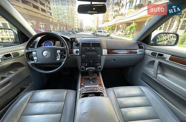 Позашляховик / Кросовер Volkswagen Touareg 2004 в 