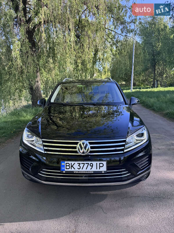 Внедорожник / Кроссовер Volkswagen Touareg 2014 в 