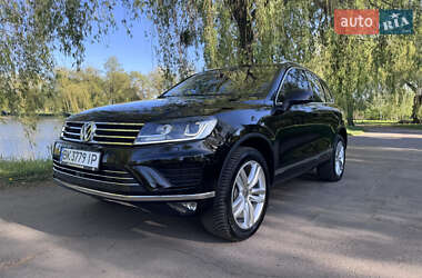 Внедорожник / Кроссовер Volkswagen Touareg 2014 в 