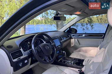 Внедорожник / Кроссовер Volkswagen Touareg 2014 в 
