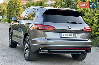 Позашляховик / Кросовер Volkswagen Touareg 2020 в 