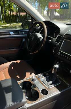 Позашляховик / Кросовер Volkswagen Touareg 2013 в 