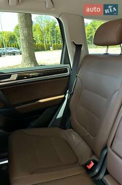 Позашляховик / Кросовер Volkswagen Touareg 2013 в 