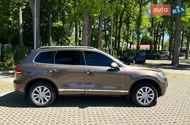 Позашляховик / Кросовер Volkswagen Touareg 2013 в 
