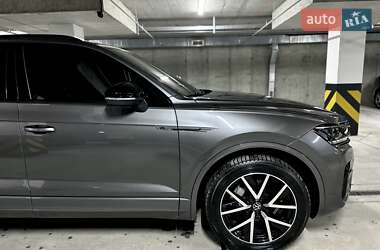 Позашляховик / Кросовер Volkswagen Touareg 2021 в 
