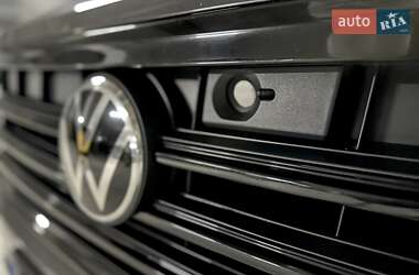 Позашляховик / Кросовер Volkswagen Touareg 2021 в 