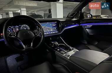 Позашляховик / Кросовер Volkswagen Touareg 2021 в 