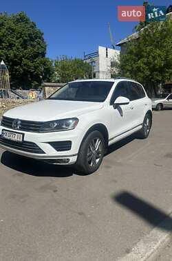 Внедорожник / Кроссовер Volkswagen Touareg 2015 в Киеве