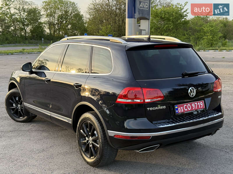Позашляховик / Кросовер Volkswagen Touareg 2015 в Радивиліві