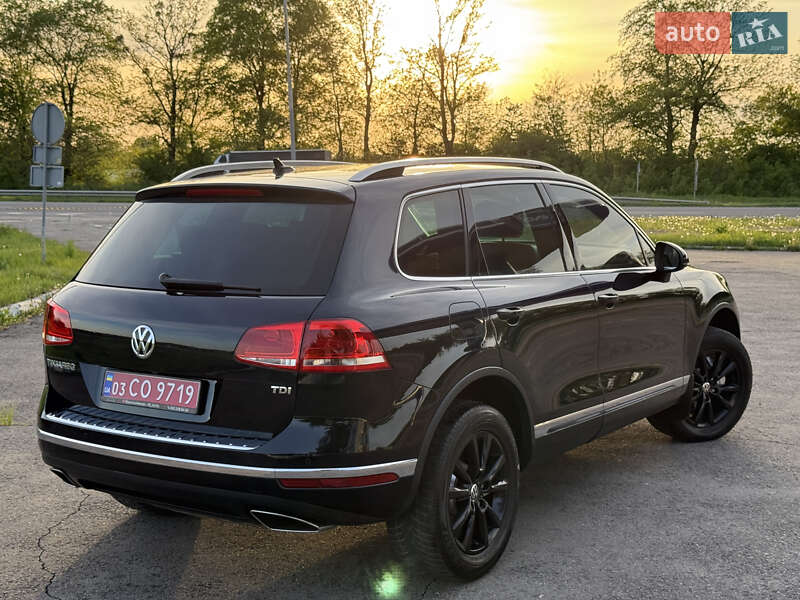 Позашляховик / Кросовер Volkswagen Touareg 2015 в Радивиліві