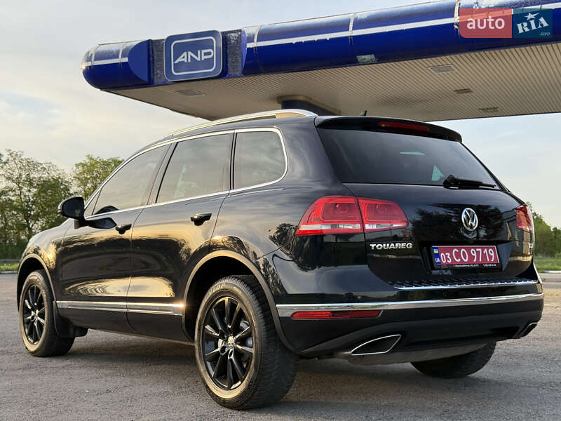 Позашляховик / Кросовер Volkswagen Touareg 2015 в Радивиліві