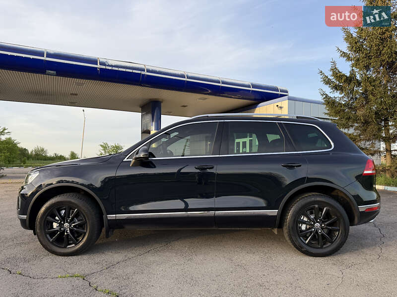 Позашляховик / Кросовер Volkswagen Touareg 2015 в Радивиліві