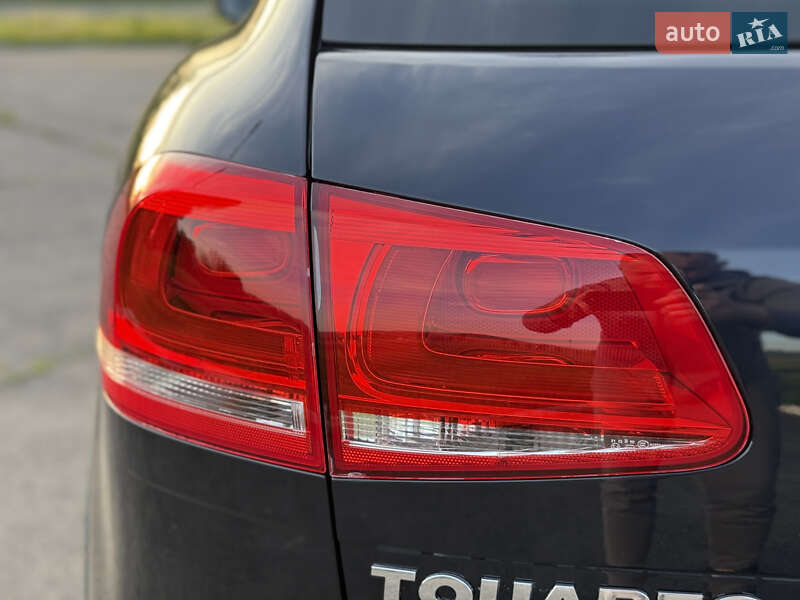 Позашляховик / Кросовер Volkswagen Touareg 2015 в Радивиліві