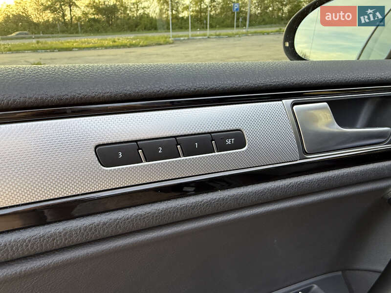 Позашляховик / Кросовер Volkswagen Touareg 2015 в Радивиліві