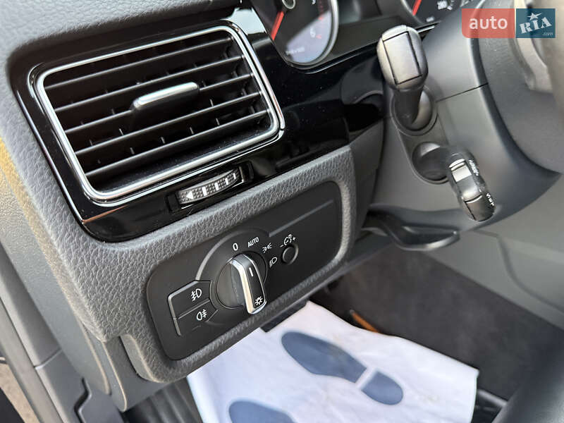 Позашляховик / Кросовер Volkswagen Touareg 2015 в Радивиліві