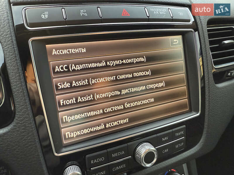 Позашляховик / Кросовер Volkswagen Touareg 2015 в Радивиліві