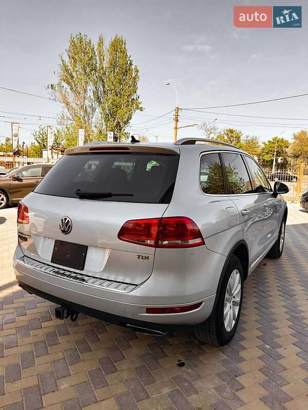 Внедорожник / Кроссовер Volkswagen Touareg 2011 в Николаеве