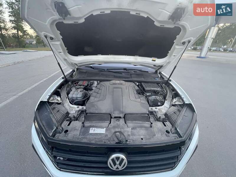Позашляховик / Кросовер Volkswagen Touareg 2018 в Кременчуці