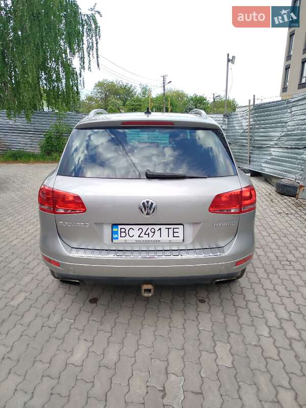 Позашляховик / Кросовер Volkswagen Touareg 2010 в Львові