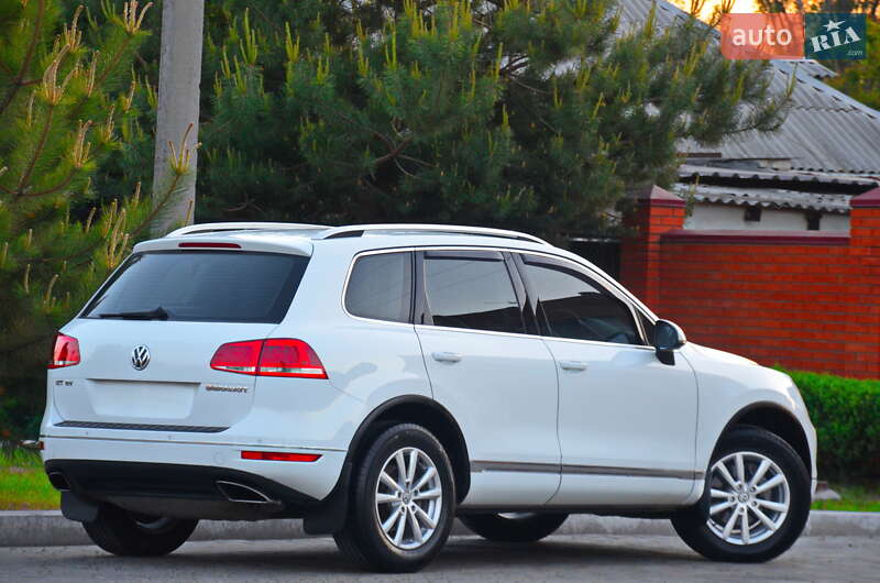 Позашляховик / Кросовер Volkswagen Touareg 2014 в Дніпрі