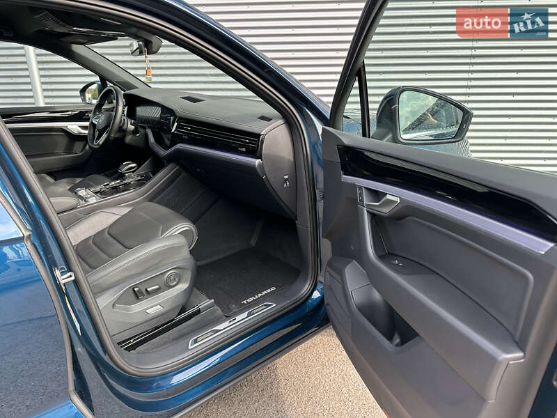Позашляховик / Кросовер Volkswagen Touareg 2021 в Рівному