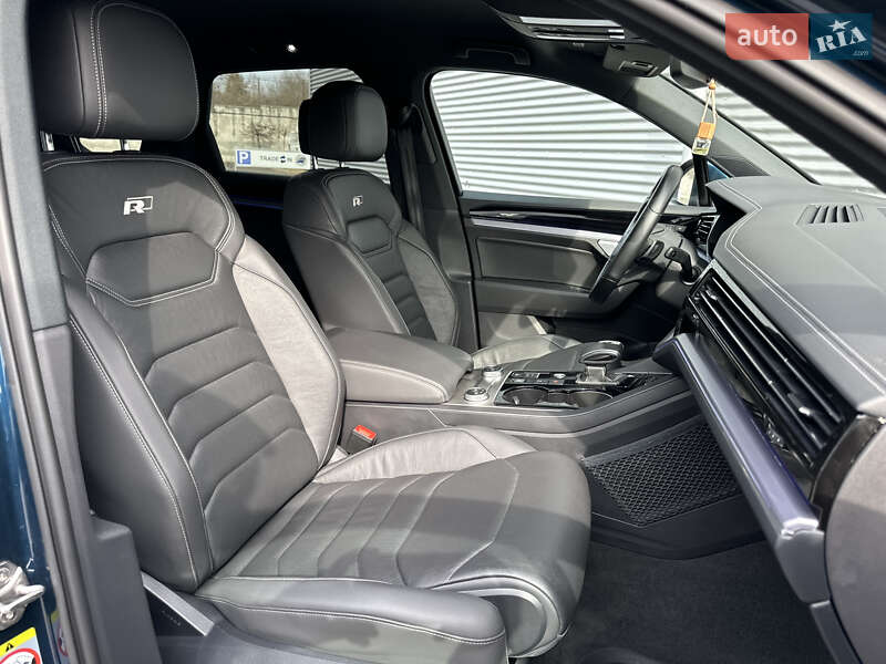 Позашляховик / Кросовер Volkswagen Touareg 2021 в Рівному