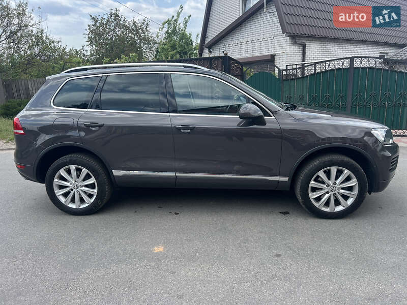 Позашляховик / Кросовер Volkswagen Touareg 2012 в Фастові