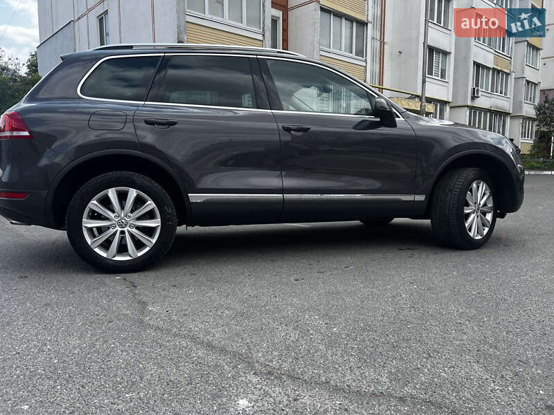 Позашляховик / Кросовер Volkswagen Touareg 2012 в Фастові