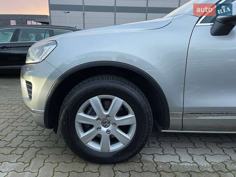 Внедорожник / Кроссовер Volkswagen Touareg 2016 в Житомире