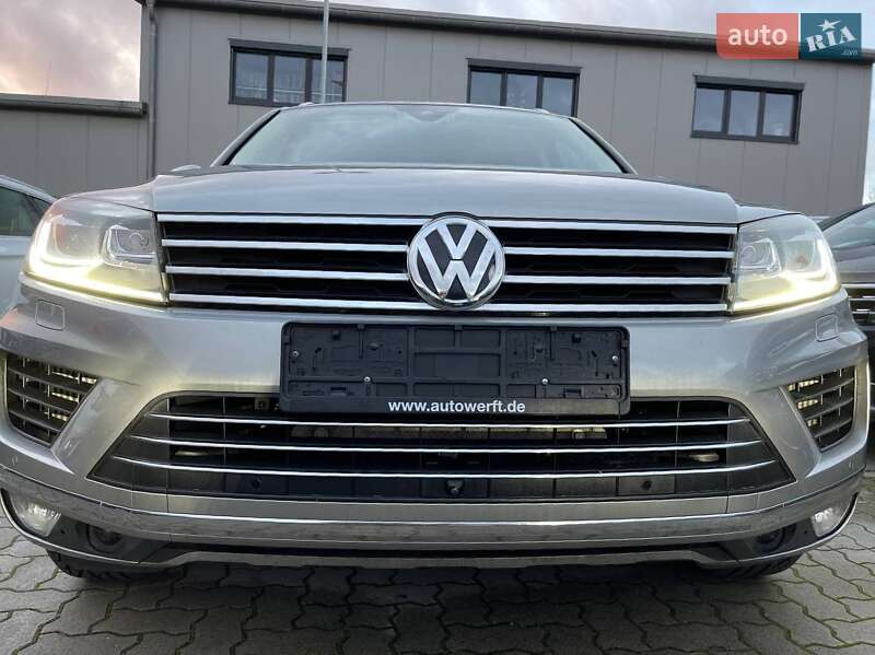 Внедорожник / Кроссовер Volkswagen Touareg 2016 в Житомире