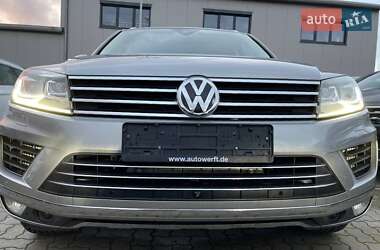 Позашляховик / Кросовер Volkswagen Touareg 2016 в 