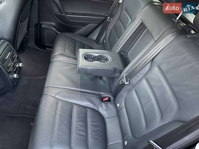 Внедорожник / Кроссовер Volkswagen Touareg 2016 в Житомире