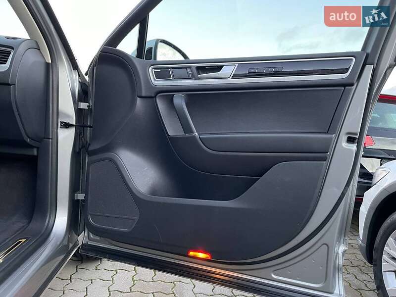 Внедорожник / Кроссовер Volkswagen Touareg 2016 в Житомире