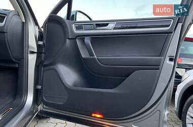 Позашляховик / Кросовер Volkswagen Touareg 2016 в 